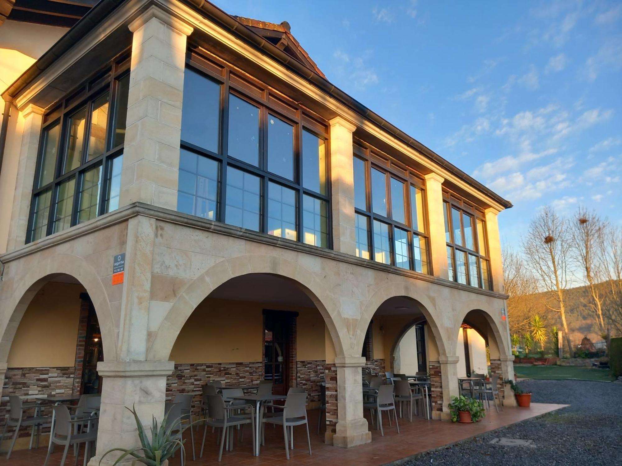 Bárcena de Cicero Hosteria Rio Negro מראה חיצוני תמונה